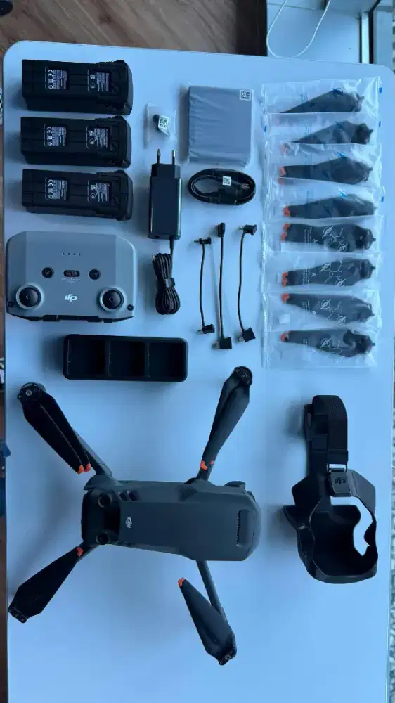 Dji mavic 3  flying combo
