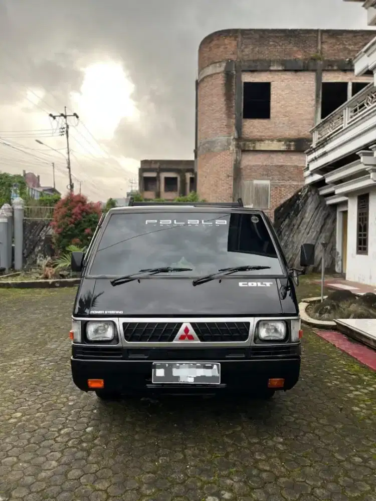 Dijual mobil Mitsubishi l300 pickup 2016
