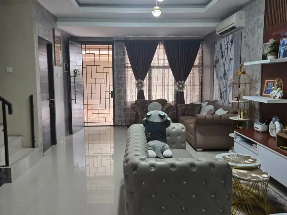 L93. Rumah disewakan di Cosmo Estate Lippo Cikarang