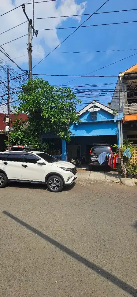 Rumah Komplek Jalan Utama
