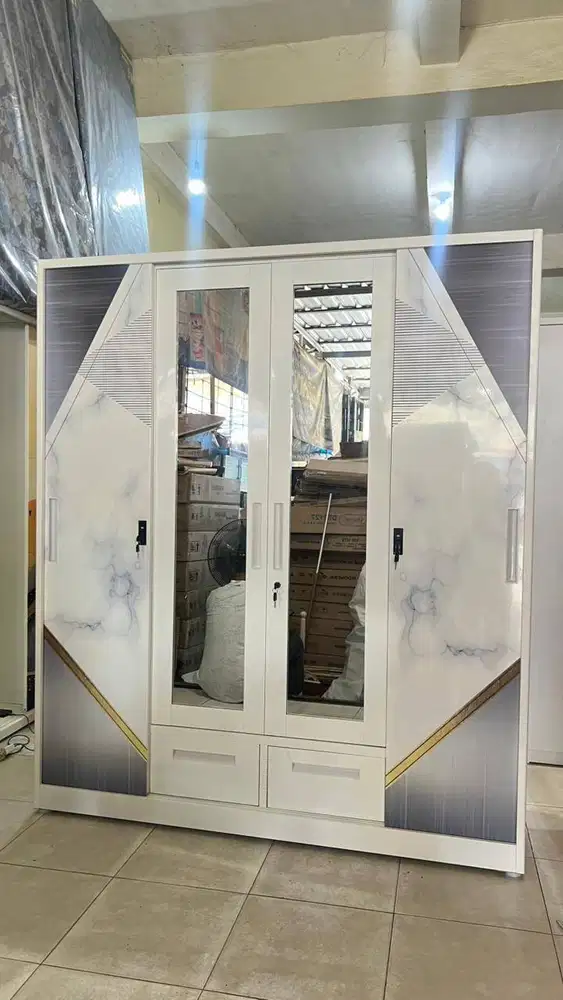 Lemari Pakaian Besi 4 Pintu Marble 160 cm