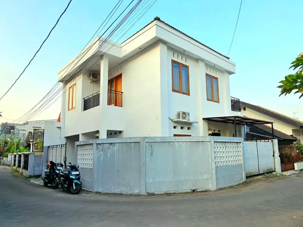 Rumah bagus 2 muka di jalan kaliurang km 7 dekat pasar kolombo