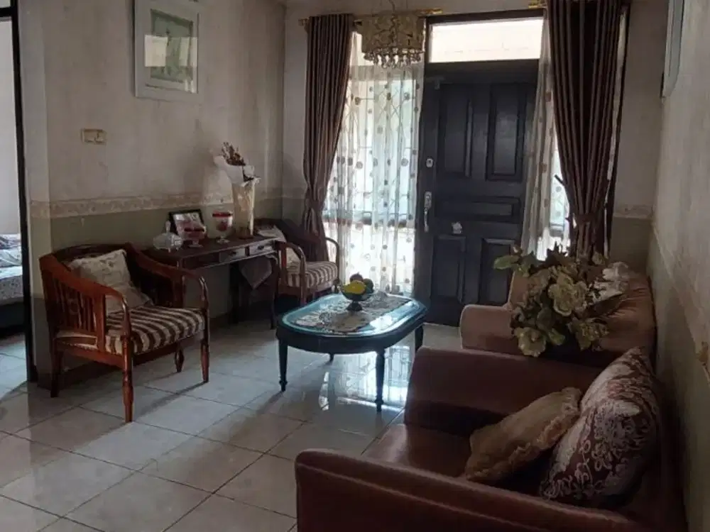 Rumah di Kota Baru Parahyangan Bandung, 2 Lantai Semifurnished
