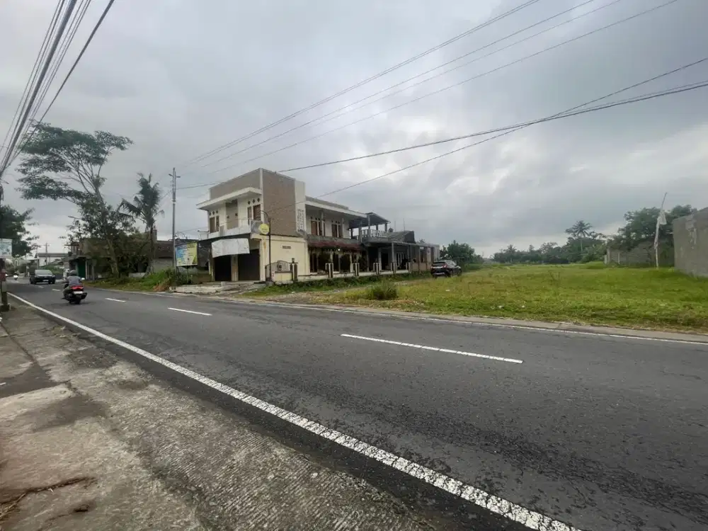 Pinggir Jalan Tanah Di Area Palagan Jogja SHM