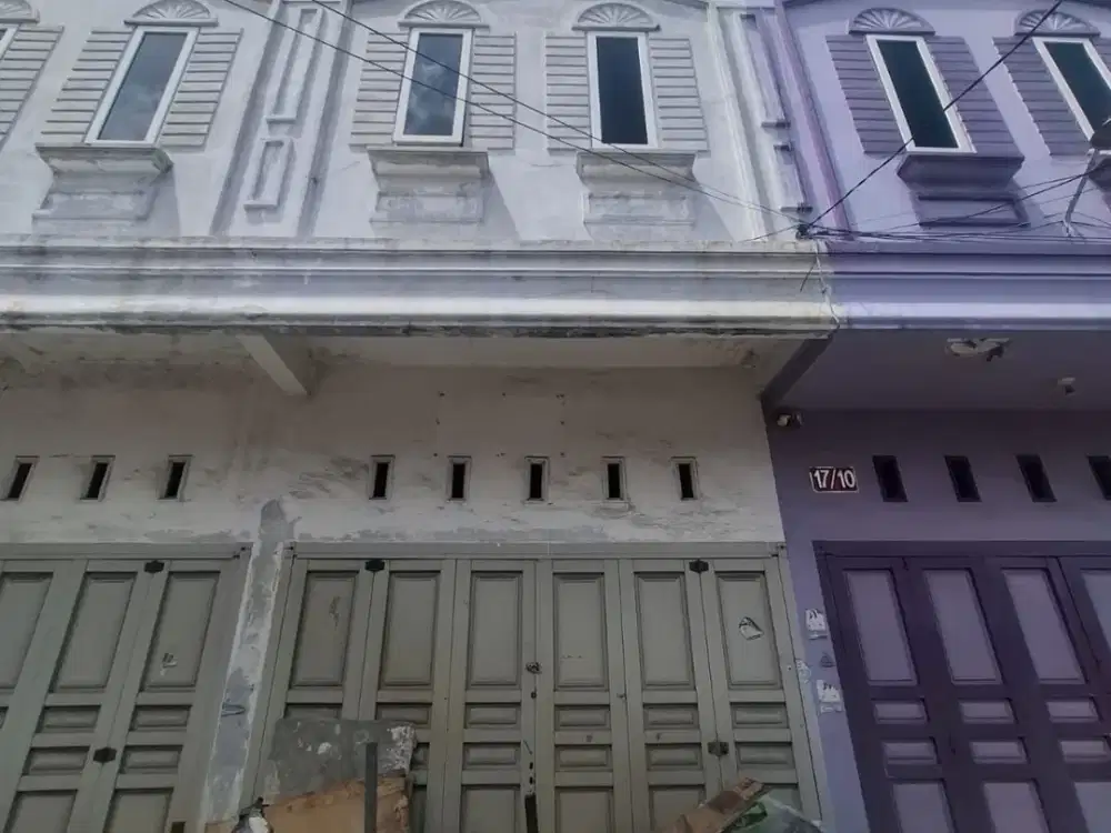 dijual rumah komplek tirtosari 2 tingkat ada roooftop murah