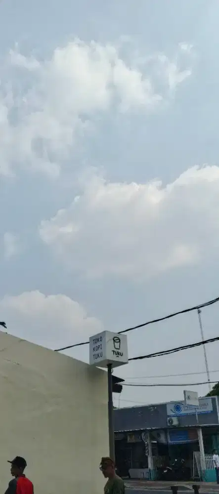 Kuli angkat sembako