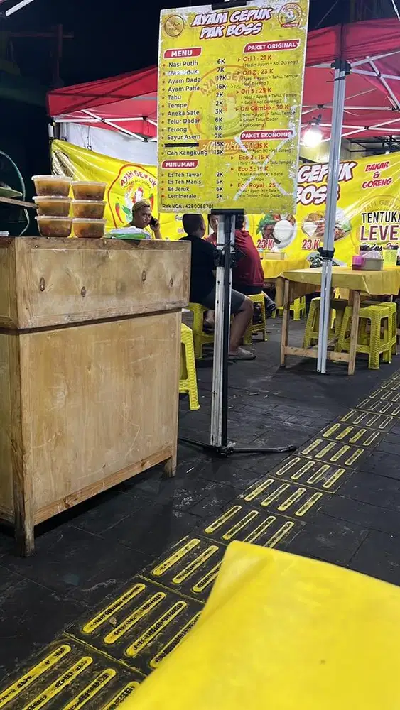 Di cari tenaga kerja untuk kios ayam gepuk