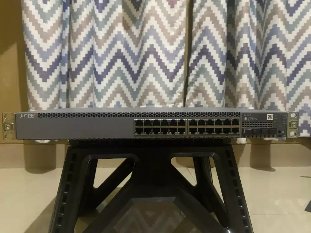 Switch managed Juniper Ex2300-24P