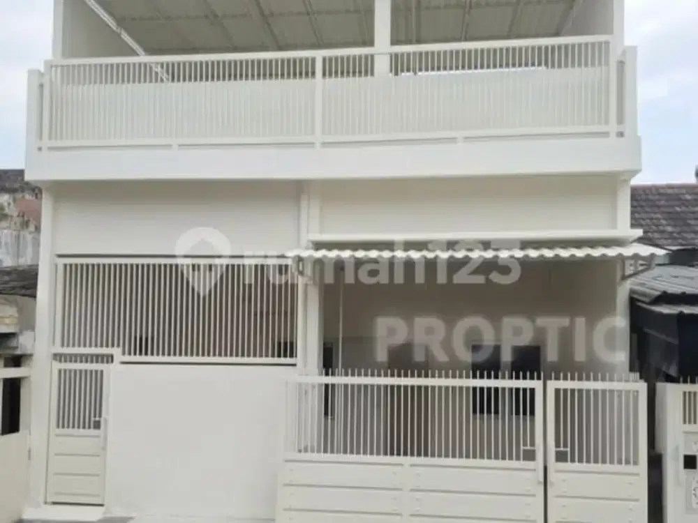 Rumah 2 Lantai Tropodo Sidoarjo - Brm234apd