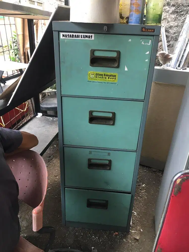 Lemari file besi LION
