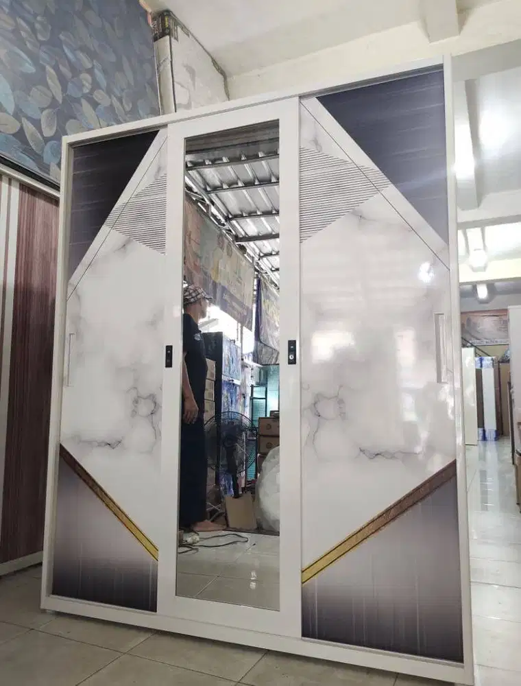 Lemari Besi Pakaian 3 Pintu Sliding 150 cm