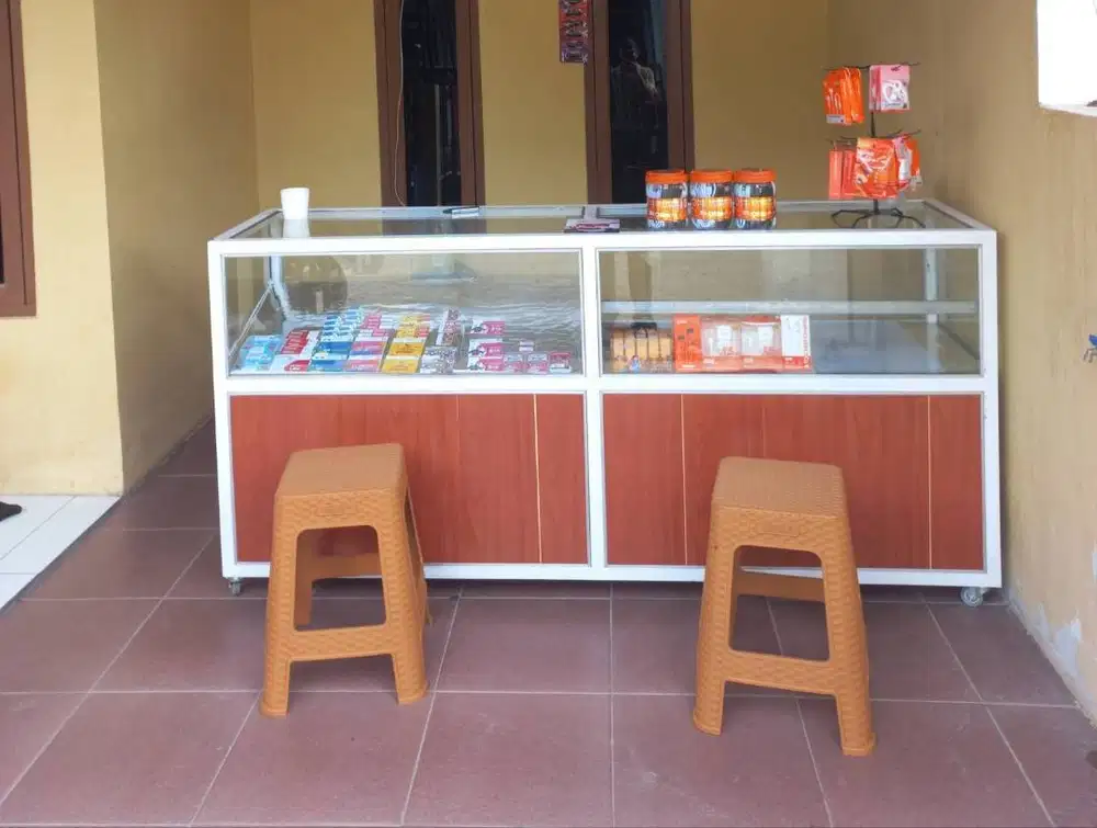 DIJUAL ETALASE KONTER PLUS BARANG JUALANNYA