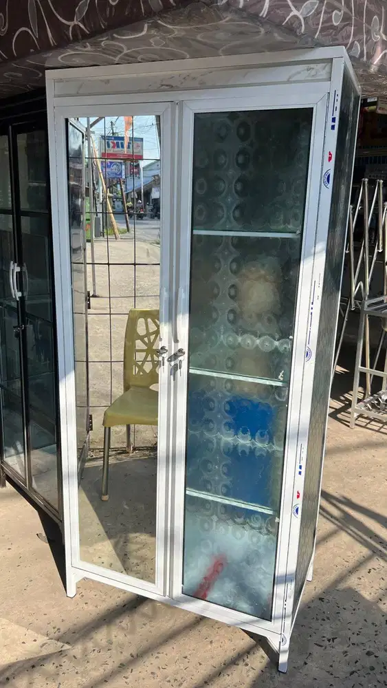 Lemari Baju Pakaian Kaca 2/3 Pintu