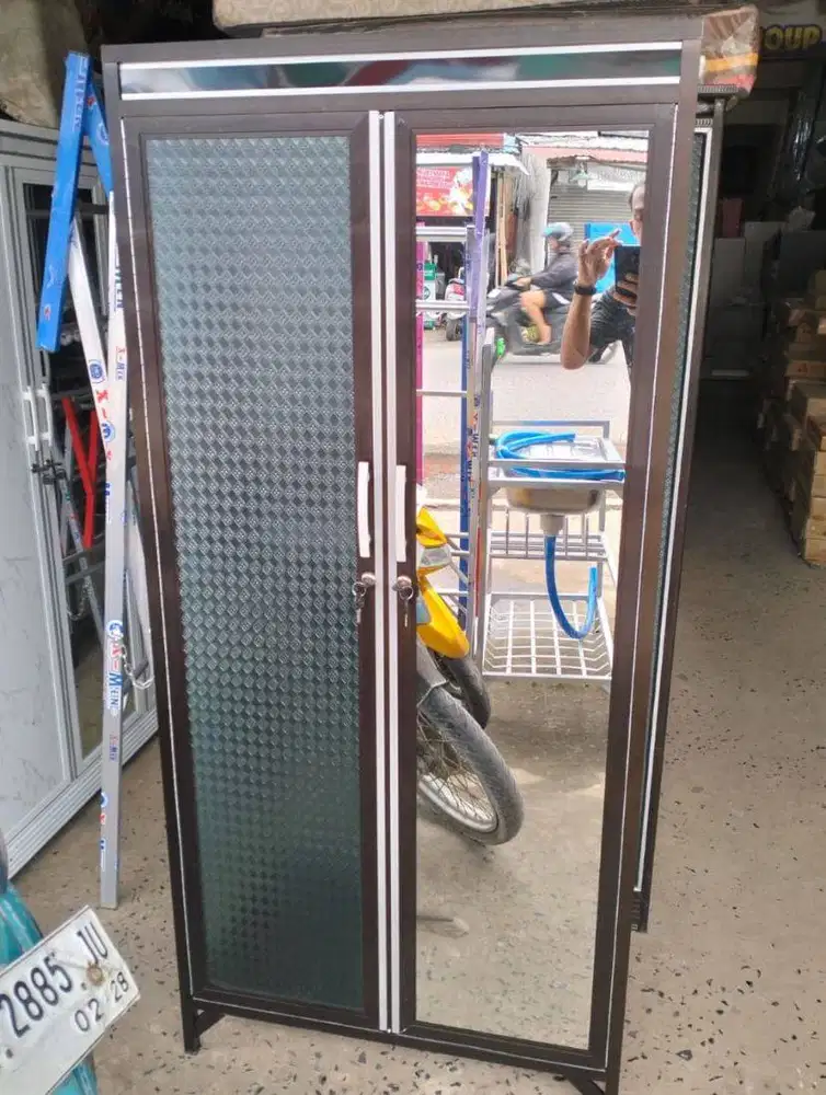 Lemari Baju Pakaian Kaca 2/3 Pintu