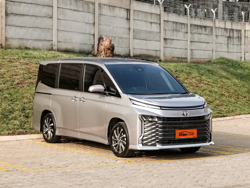 Toyota Voxy 2.0 cvt tss 2023 silver matic