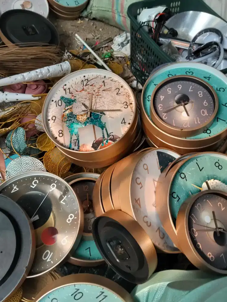Borongan jam dinding tanpa kaca