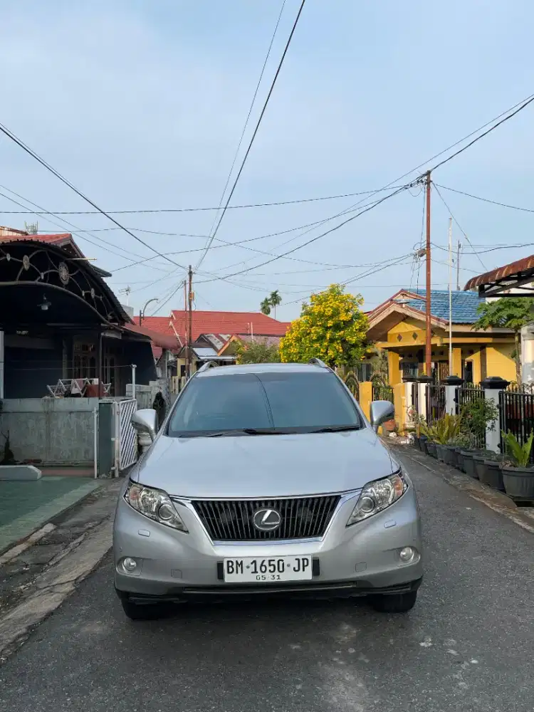 JUAL CEPAT - LEXUS RX 270 A/T Tahun 2012 warna Silver  Tangan Pertama