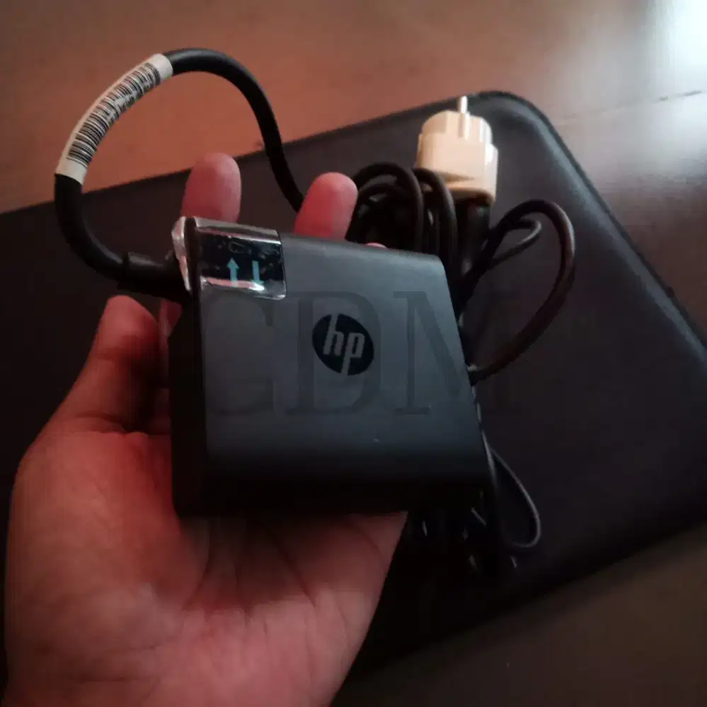 Charger HP 65 Watt USB C Tidak Terpakai