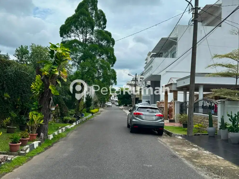 DIJUAL VILLA KOMPLEK GRIYA RIATUR INDAH JALAN T AMIR HAMZAH - MEDAN HELVETIA (surya)