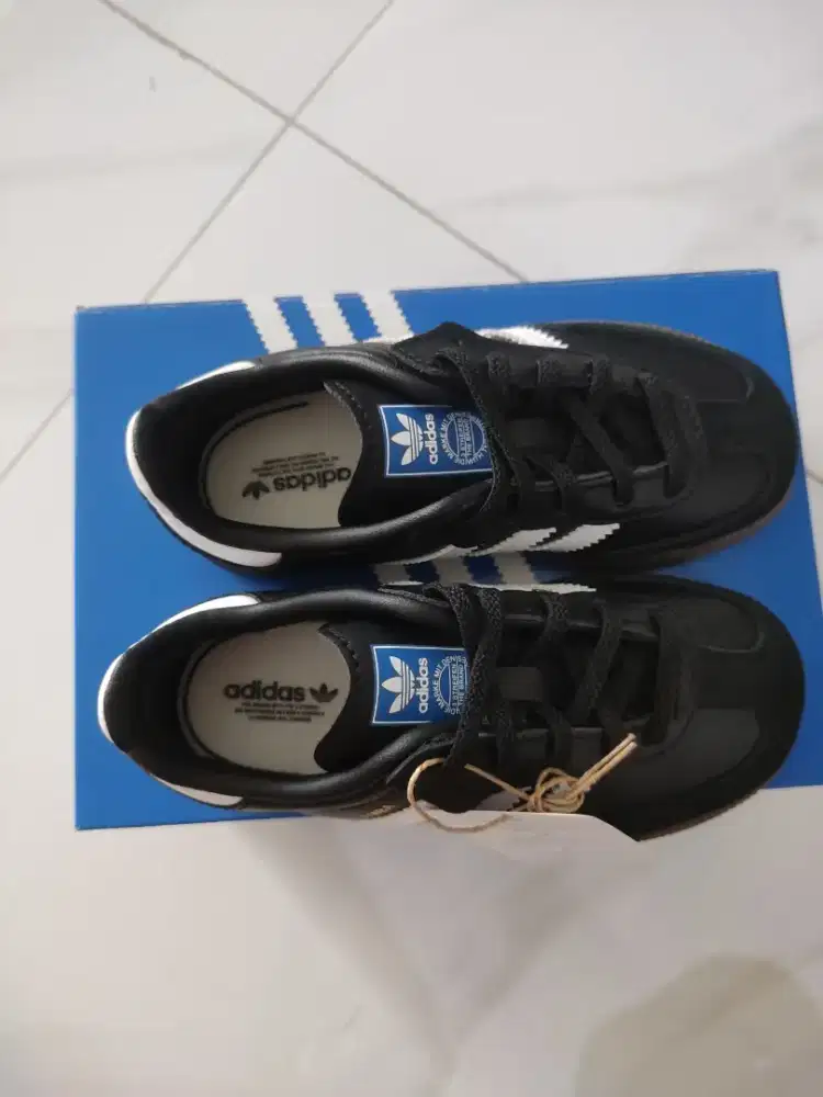 Dijual sepatu anak ORI adidas