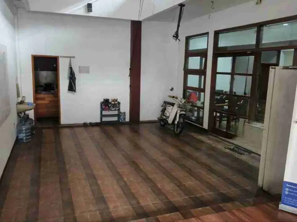 Rumah Luas Pinggir Jalan Area Kembar Bkr dkt Buah Batu