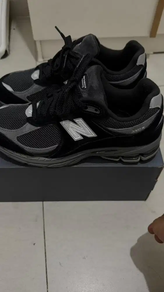 NEW BALANCE 2002R