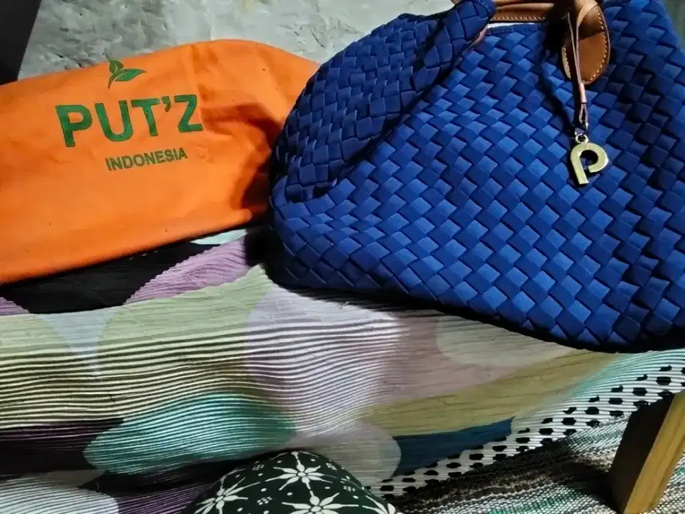 dijual murah tas merk putz indonesia 100% original,warna biru elektrik