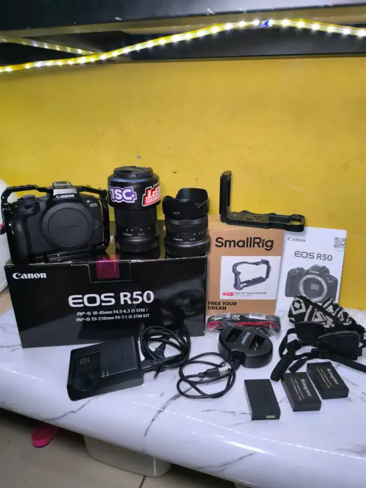 Canon Eos R50 Kit RF-S 18-45 RF-S 55-210 dan Aksesoris