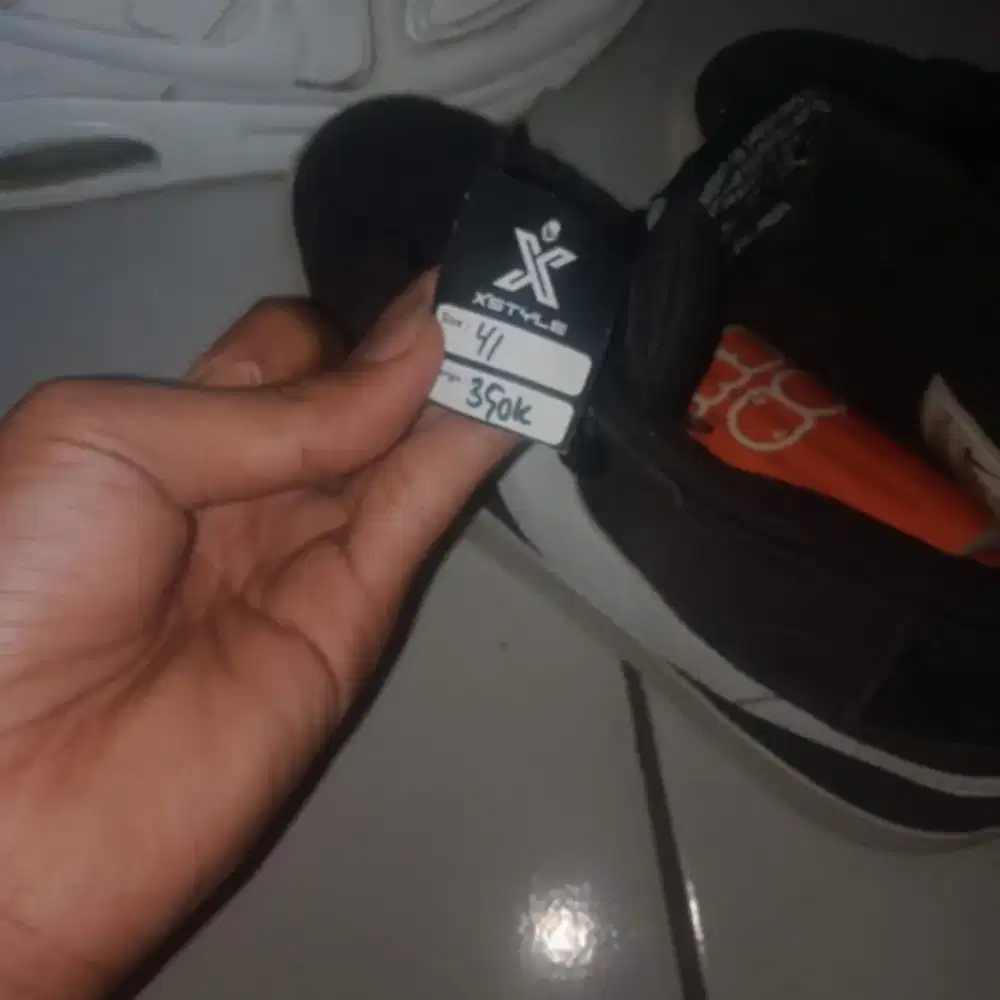 Sepatu Nike SB Black & White