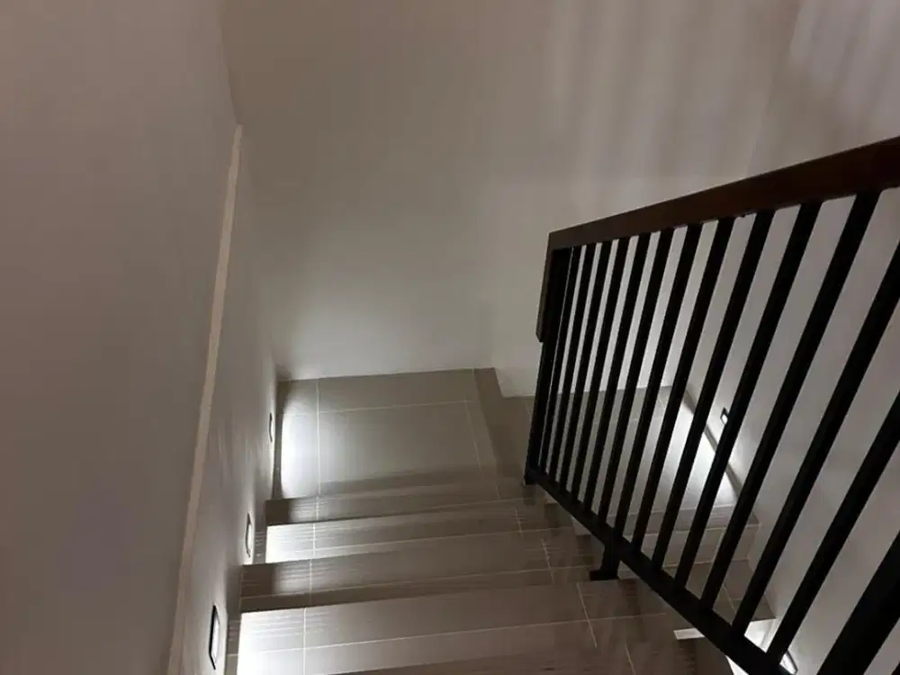 RUMAH FULL FURNISHED PRIVATE POOL TAMAN BROMO LIPPO KARAWACI