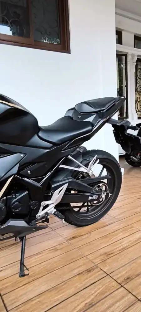 DIJUAL MOTOR HONDA CB 150R