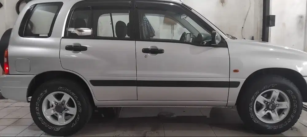 For sale mobil suzuki escudo 2004