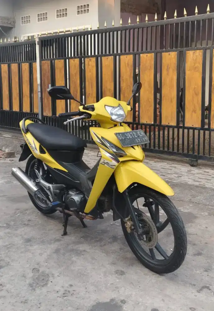 Revo lancip cw kuning