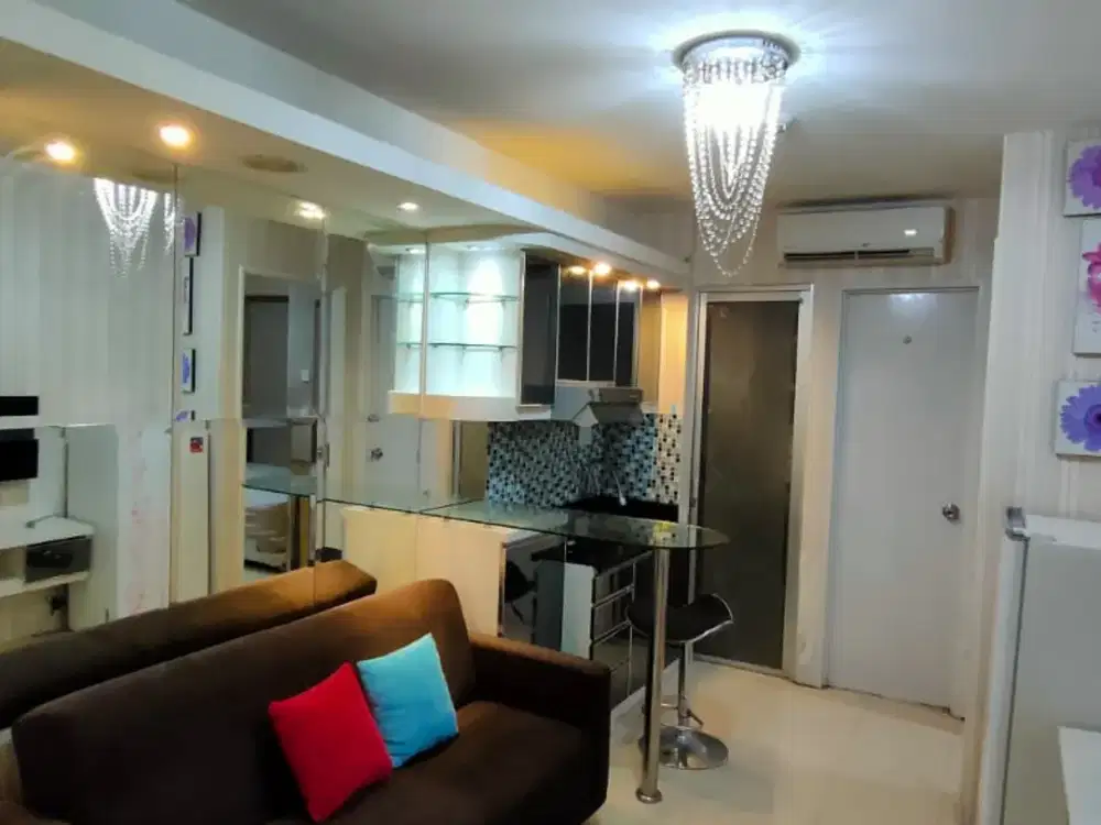 Sewa Apartemen Bassura City 2BR Full Furnished, View Kolam Renang, Lantai Sedang