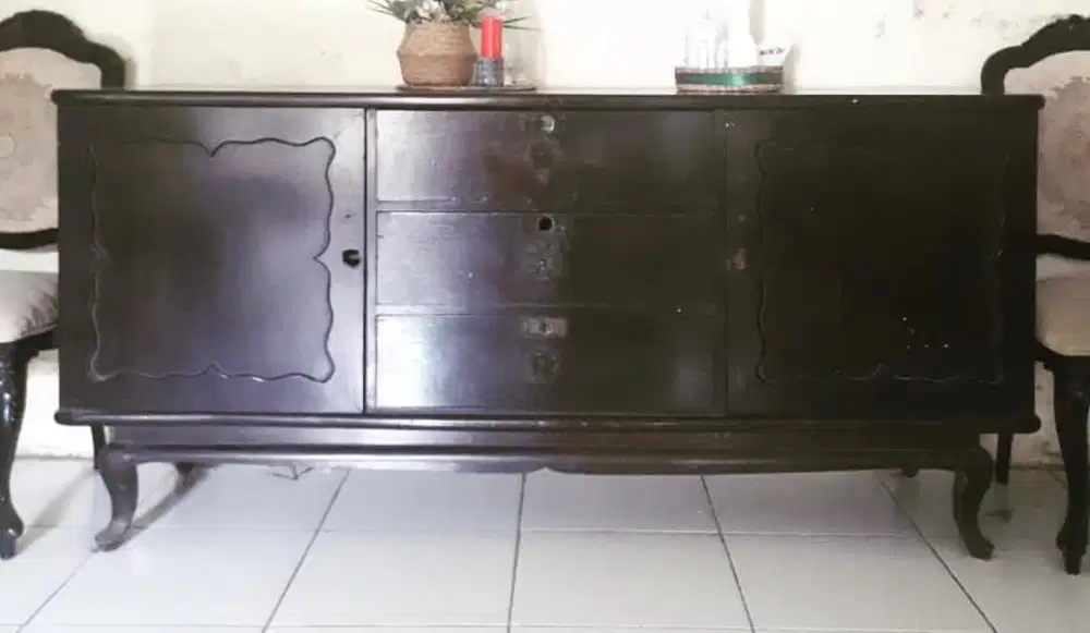Buffet jati antiq