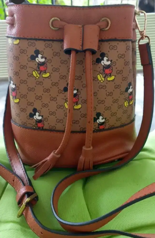 TAS GUCCI SERUT MICKEY PLUS KAOS GUCCI MADE IN ITALY