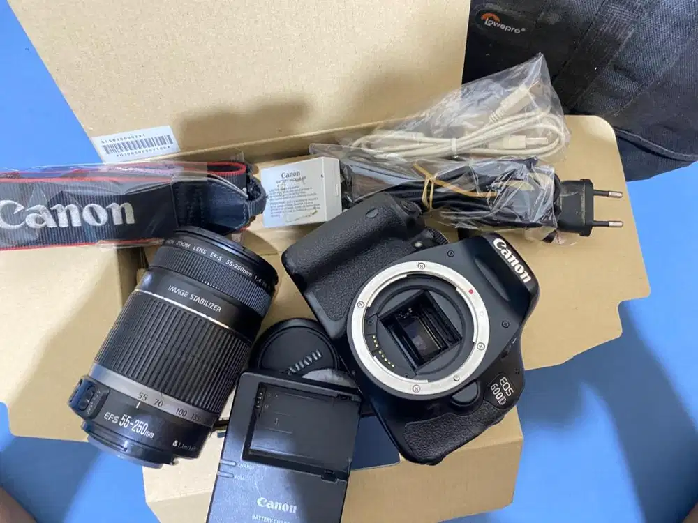 CANON 600D + LENSA 55 250MM IS