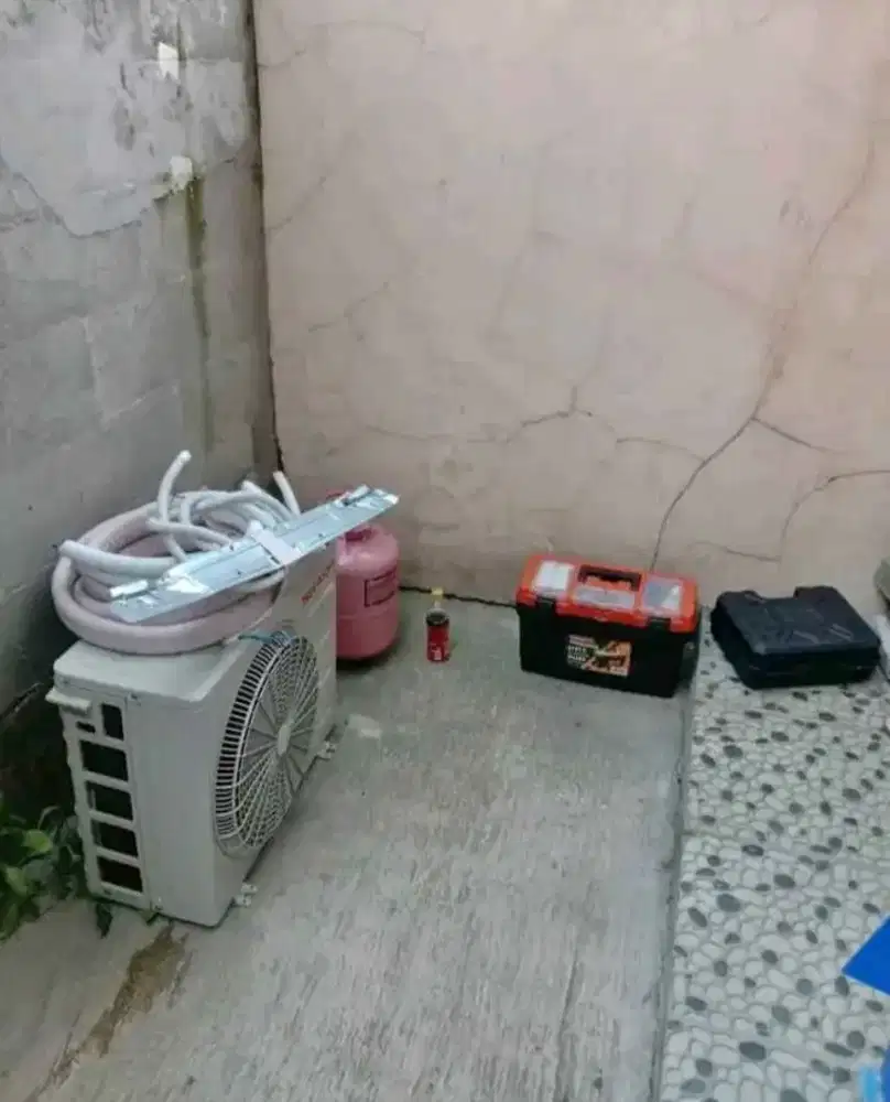 Service AC tidak dingin, bongkar pasang AC, cuci AC, tambah/isi freon