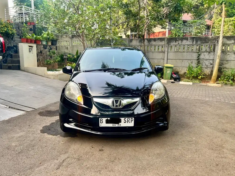 Dijual Honda Brio E 1.3 CBU 2013 - service record dan pajak panjang