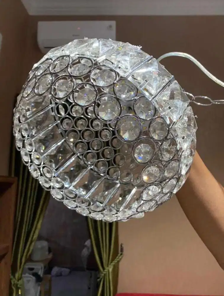 Lampu hias gantung baru