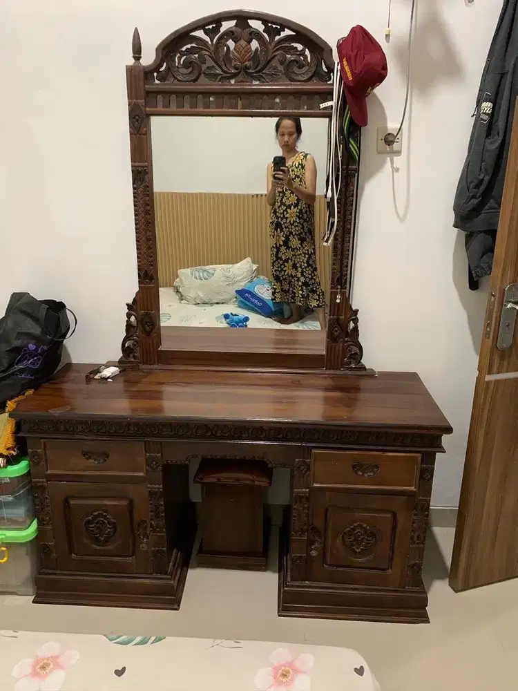 Lemari hias kayu masih bagusss