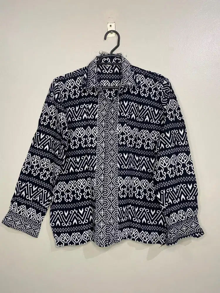 Batik lengan panjang hitam