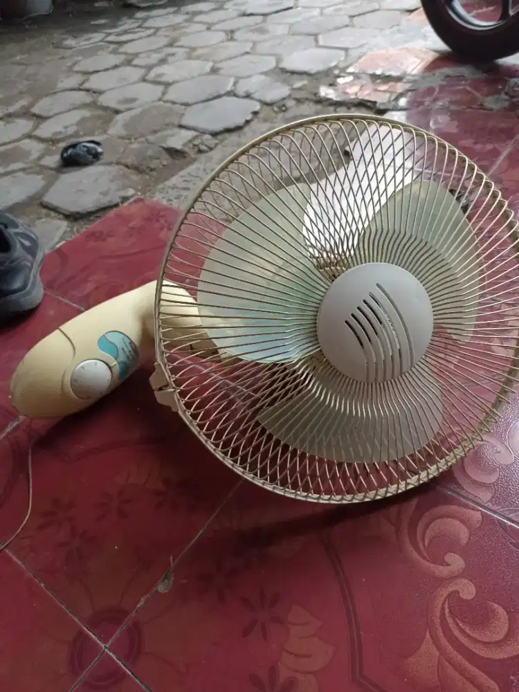 Kipas Angin Maspion Dinding 12inch