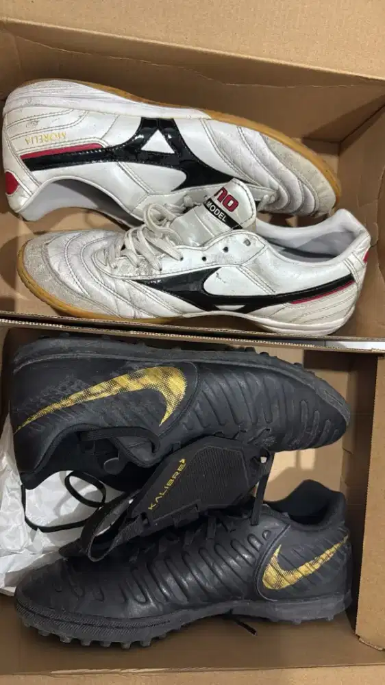 Sepatu bola mini soccer dan futsal