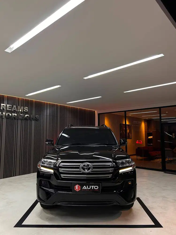 Toyota Land Cruiser VXR Full Spec 2017 Hitam LC LC200 Km30rb B29HBN