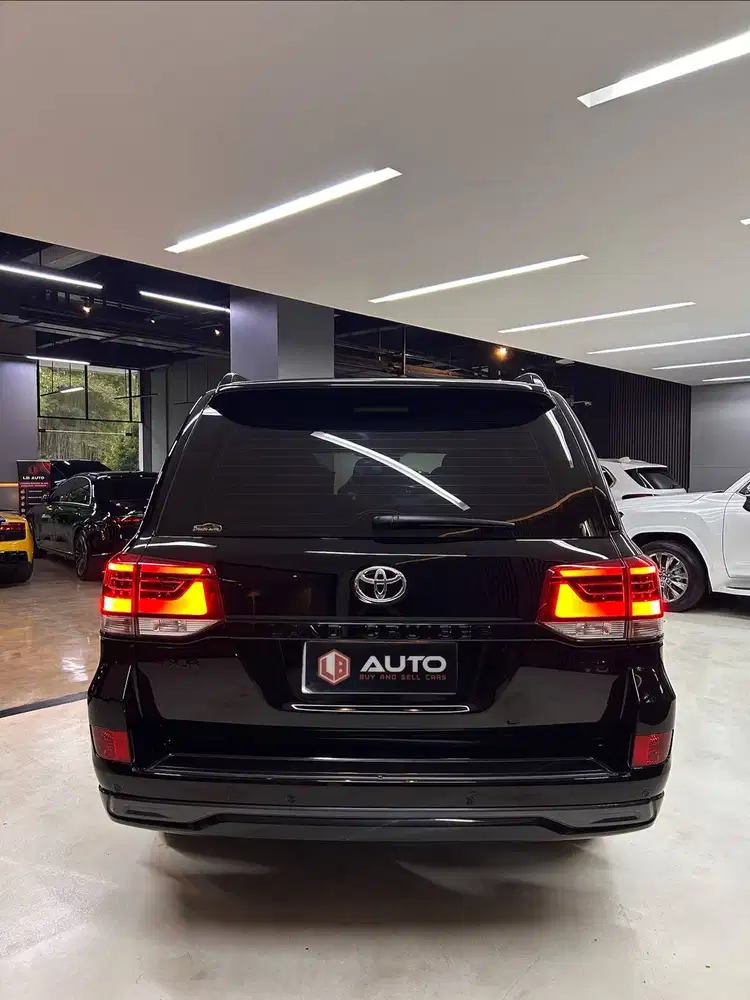 Toyota Land Cruiser VXR Full Spec 2017 Hitam LC LC200 Km30rb B29HBN