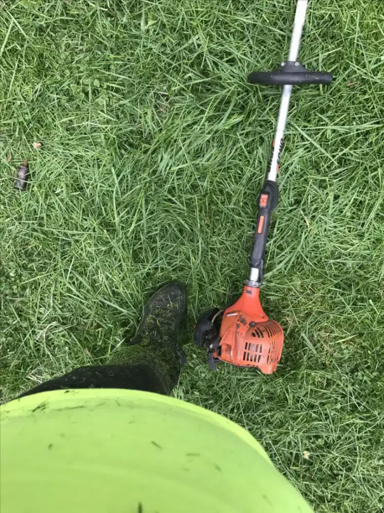 Tukang potong rumput panggilan | Tukang taman/jasa perawatan taman