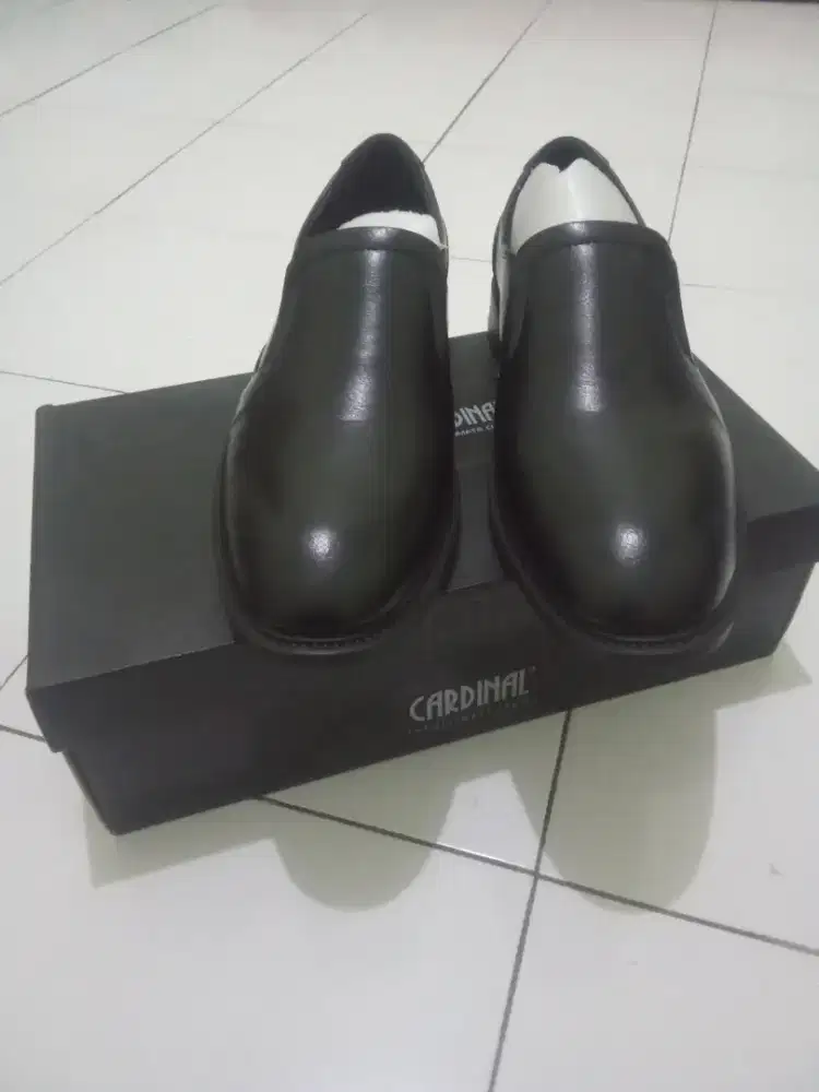 Sepatu pantofel cardinal