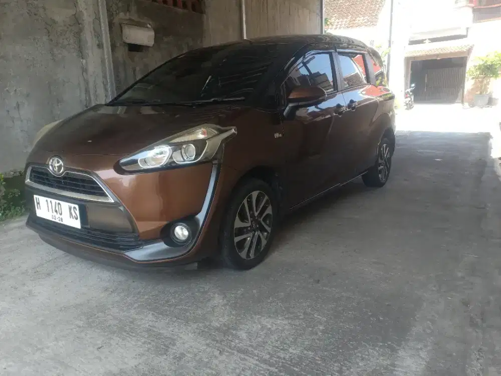 Dijual Toyota Sienta V manual 2017