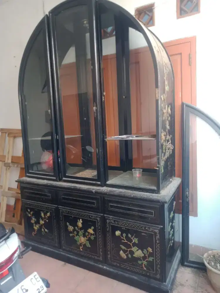 Dijual lemari pajangan Jati